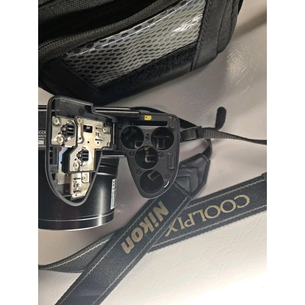 Nikon COOLPIX L120 14.1MP 21x Digital Camera Black With Strap & Case